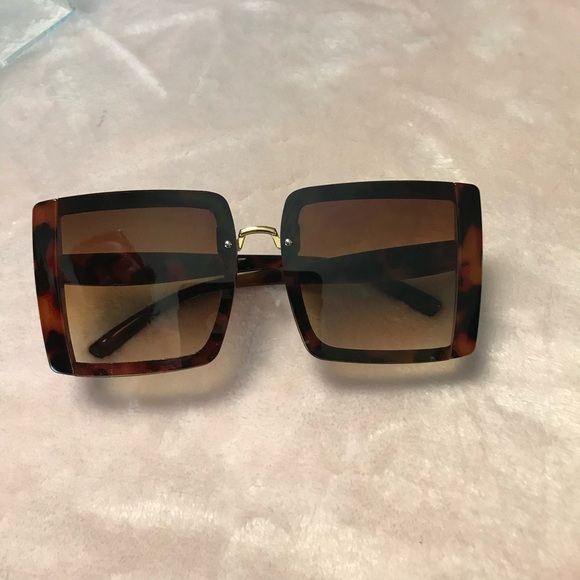 Accessories - Womens Sunglasses Oversized Thick Tortoise Shell Brown Square Fashion